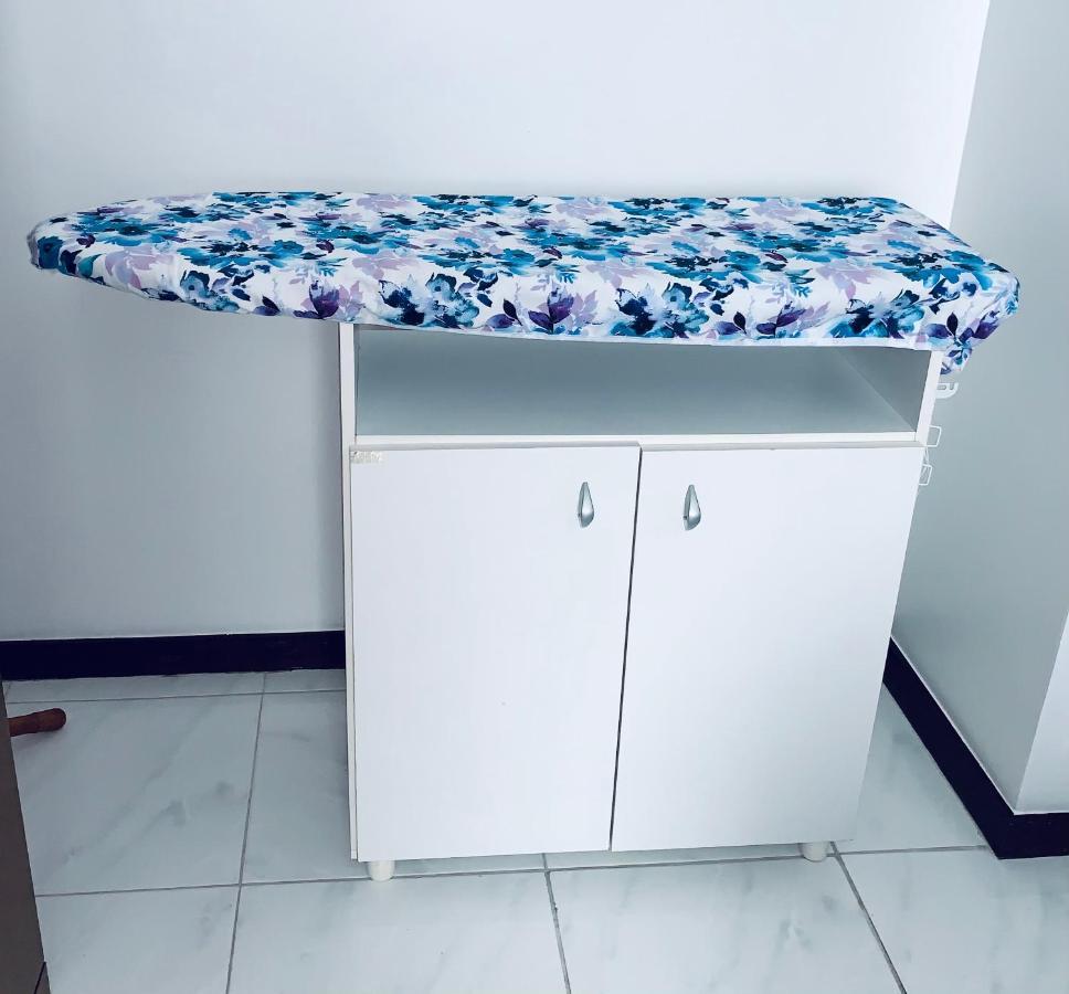Stayhere! Fique Aqui! Apartamento 2/4 Mobiliado No Costa Azul :-) Салвадор Екстериор снимка