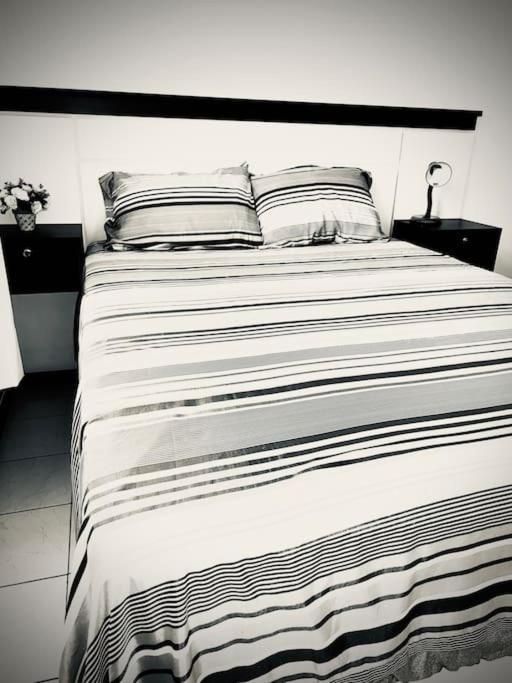Stayhere! Fique Aqui! Apartamento 2/4 Mobiliado No Costa Azul :-) Салвадор Екстериор снимка